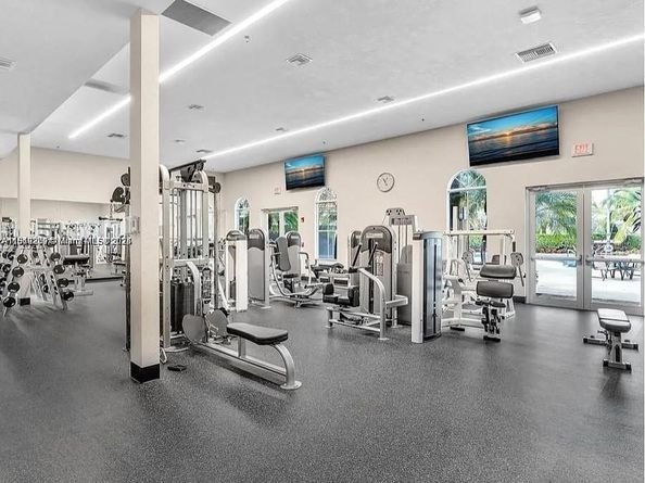 19421 Stonebrook St, Weston FL 33332