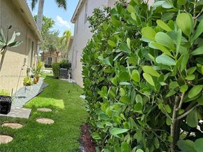 19421 Stonebrook St, Weston FL 33332