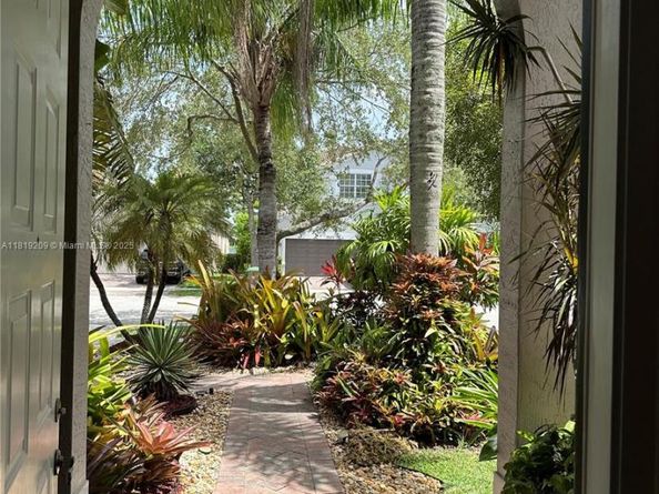19421 Stonebrook St, Weston FL 33332