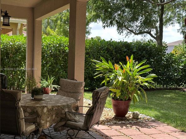 19421 Stonebrook St, Weston FL 33332