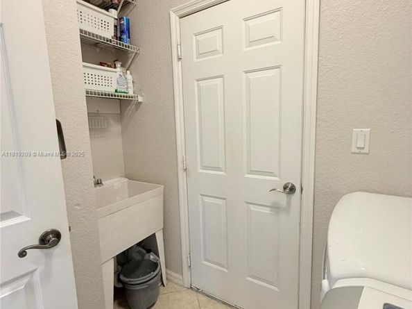 19421 Stonebrook St, Weston FL 33332