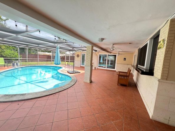 2001 N 41st Ave, Hollywood FL 33021