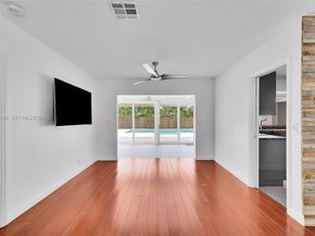 5320 SW 8th St, Plantation FL 33317