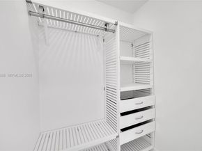 5320 SW 8th St, Plantation FL 33317