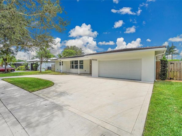 5320 SW 8th St, Plantation FL 33317