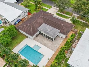 5320 SW 8th St, Plantation FL 33317