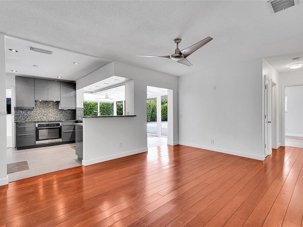 5320 SW 8th St, Plantation FL 33317