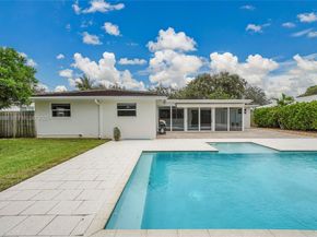 5320 SW 8th St, Plantation FL 33317