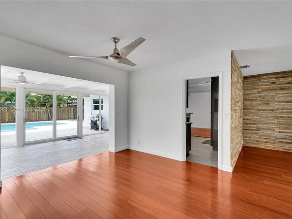 5320 SW 8th St, Plantation FL 33317