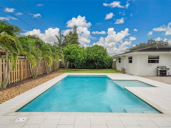 5320 SW 8th St, Plantation FL 33317