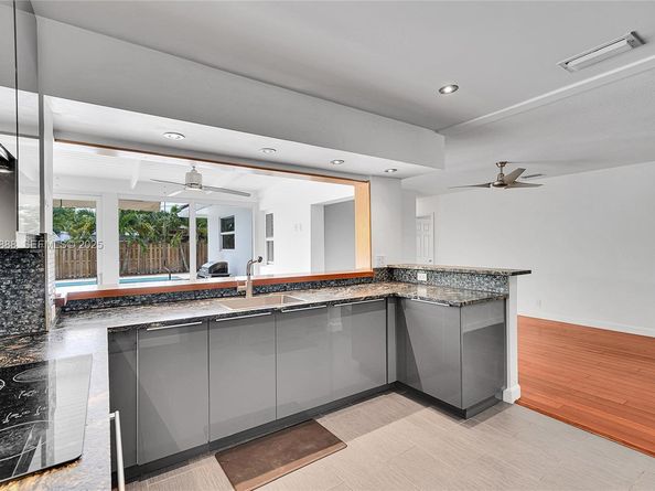 5320 SW 8th St, Plantation FL 33317