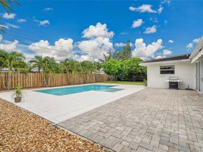 5320 SW 8th St, Plantation FL 33317