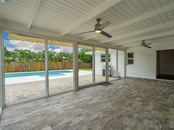 5320 SW 8th St, Plantation FL 33317