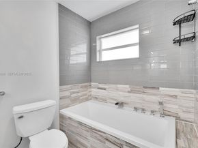 5320 SW 8th St, Plantation FL 33317