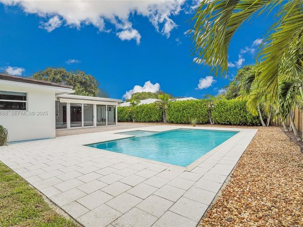 5320 SW 8th St, Plantation FL 33317