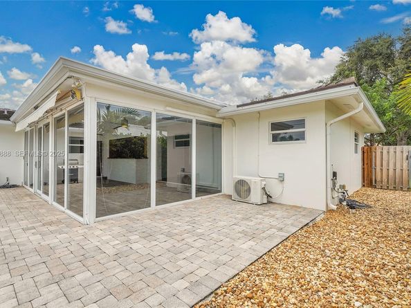 5320 SW 8th St, Plantation FL 33317