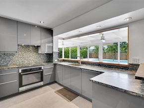 5320 SW 8th St, Plantation FL 33317