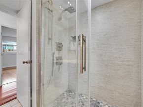 5320 SW 8th St, Plantation FL 33317