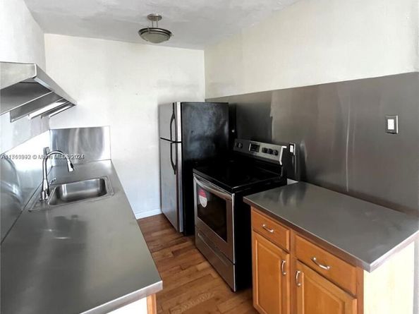 1001 7th St 105, Miami Beach FL 33139