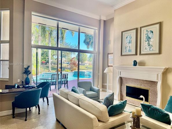 2442 Poinciana Ct, Weston FL 33327