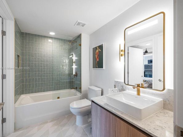 Undisclosed Address #A11862168, Miami FL 33132