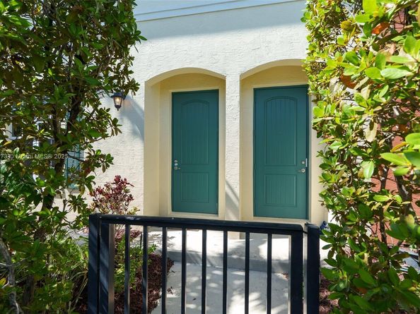 278 SW 7th Ct, Pompano Beach FL 33060
