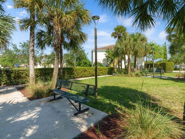 278 SW 7th Ct, Pompano Beach FL 33060