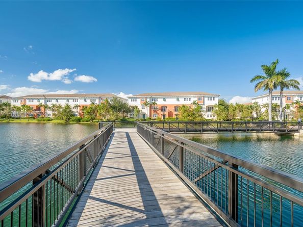278 SW 7th Ct, Pompano Beach FL 33060