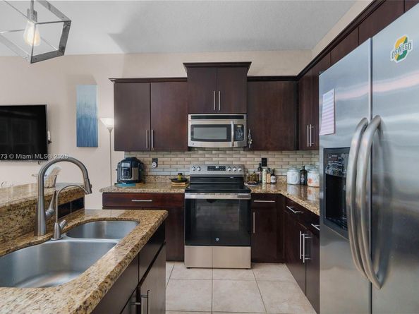 278 SW 7th Ct, Pompano Beach FL 33060
