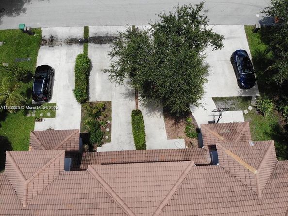 8706 NW 38th Dr, Coral Springs FL 33065