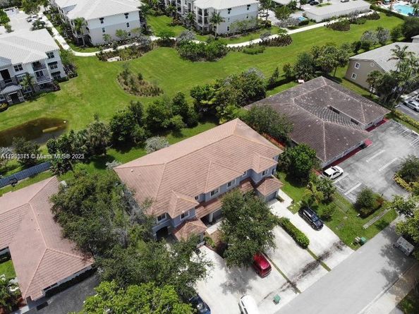 8706 NW 38th Dr, Coral Springs FL 33065