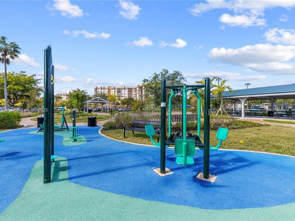1000 Saint Charles Pl 319, Pembroke Pines FL 33026