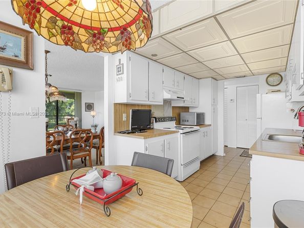 1000 Saint Charles Pl 319, Pembroke Pines FL 33026