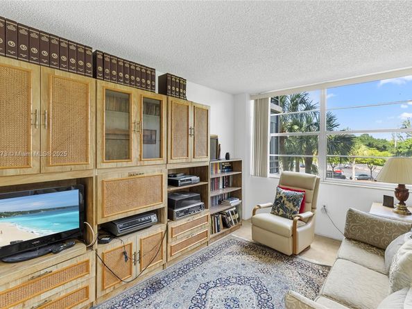 1000 Saint Charles Pl 319, Pembroke Pines FL 33026