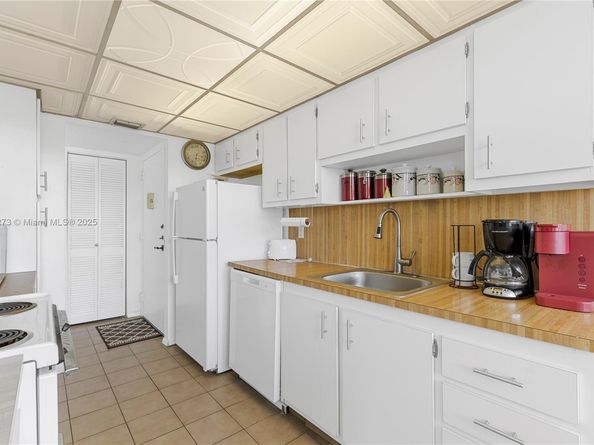 1000 Saint Charles Pl 319, Pembroke Pines FL 33026