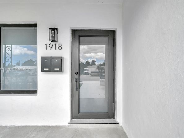 1918 Taft St, Hollywood FL 33020