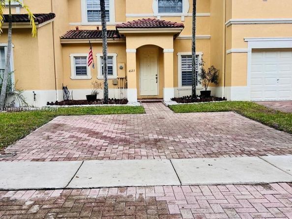 4123 NE 24th St, Homestead FL 33033