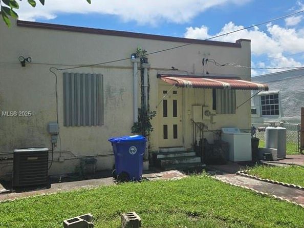1853 NW 47th St, Miami FL 33142