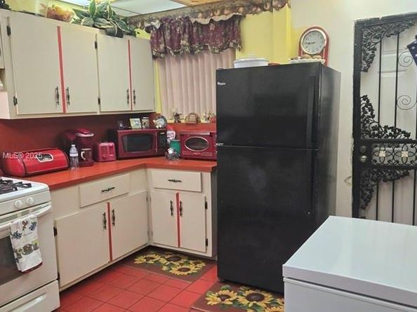 1853 NW 47th St, Miami FL 33142