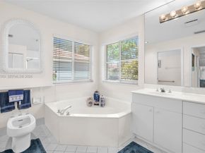 290 Landings Blvd, Weston FL 33327