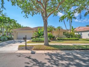 290 Landings Blvd, Weston FL 33327