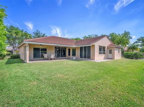 290 Landings Blvd, Weston FL 33327