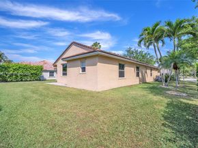 290 Landings Blvd, Weston FL 33327