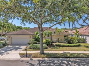 290 Landings Blvd, Weston FL 33327
