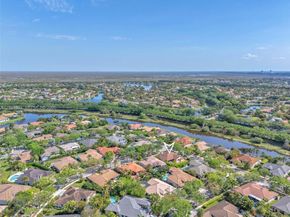 290 Landings Blvd, Weston FL 33327