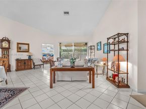 290 Landings Blvd, Weston FL 33327