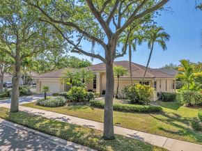 290 Landings Blvd, Weston FL 33327
