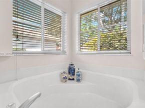 290 Landings Blvd, Weston FL 33327