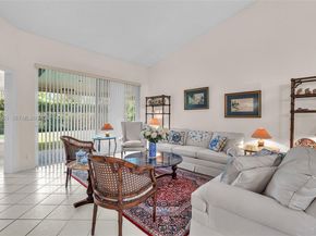 290 Landings Blvd, Weston FL 33327
