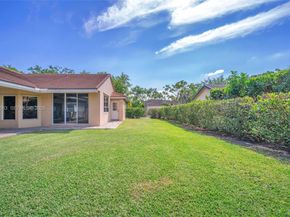 290 Landings Blvd, Weston FL 33327